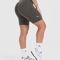 Effortless Seamless Cycling Shorts with White Logo | Deep Taupe