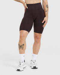 Effortless Seamless Cycling Shorts with White Logo | 70% Cocoa