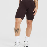 Effortless Seamless Cycling Shorts with White Logo | 70% Cocoa
