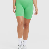 Effortless Seamless Cycling Shorts with White Logo | Jade