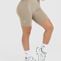 Effortless Seamless Cycling Shorts with White Logo | Washed Sandstone