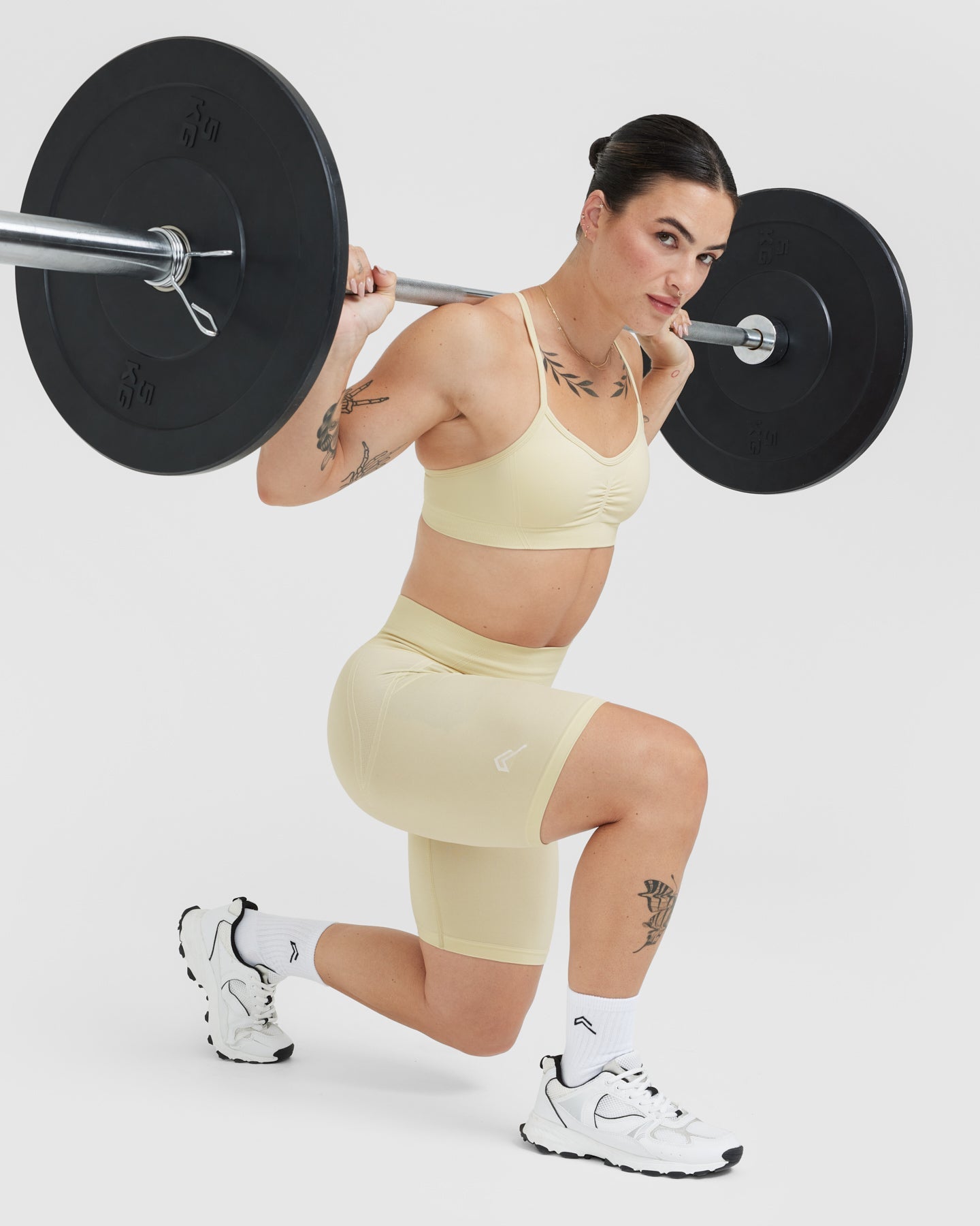 Effortless Seamless Cycling Shorts with White Logo | Vanilla