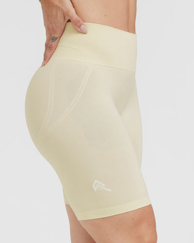 Effortless Seamless Cycling Shorts with White Logo | Vanilla