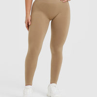 Effortless Seamless Leggings with White Logo | Dune Brown