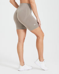 Effortless Seamless Cycling Shorts with White Logo | Minky