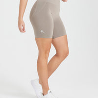 Effortless Seamless Cycling Shorts with White Logo | Minky