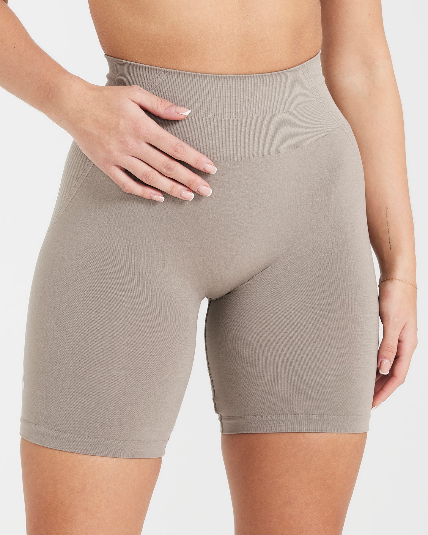 Effortless Seamless Cycling Shorts with White Logo | Minky