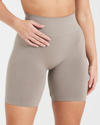 Effortless Seamless Cycling Shorts with White Logo | Minky