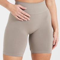 Effortless Seamless Cycling Shorts with White Logo | Minky