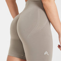 Effortless Seamless Cycling Shorts with White Logo | Minky
