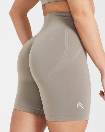 Effortless Seamless Cycling Shorts with White Logo | Minky