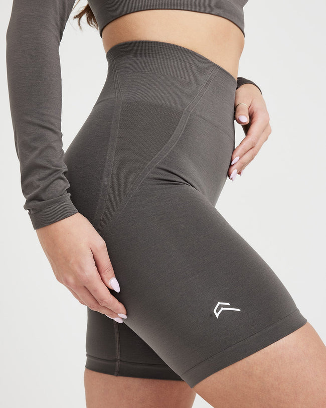 Effortless Seamless Cycling Shorts with White Logo | Deep Taupe