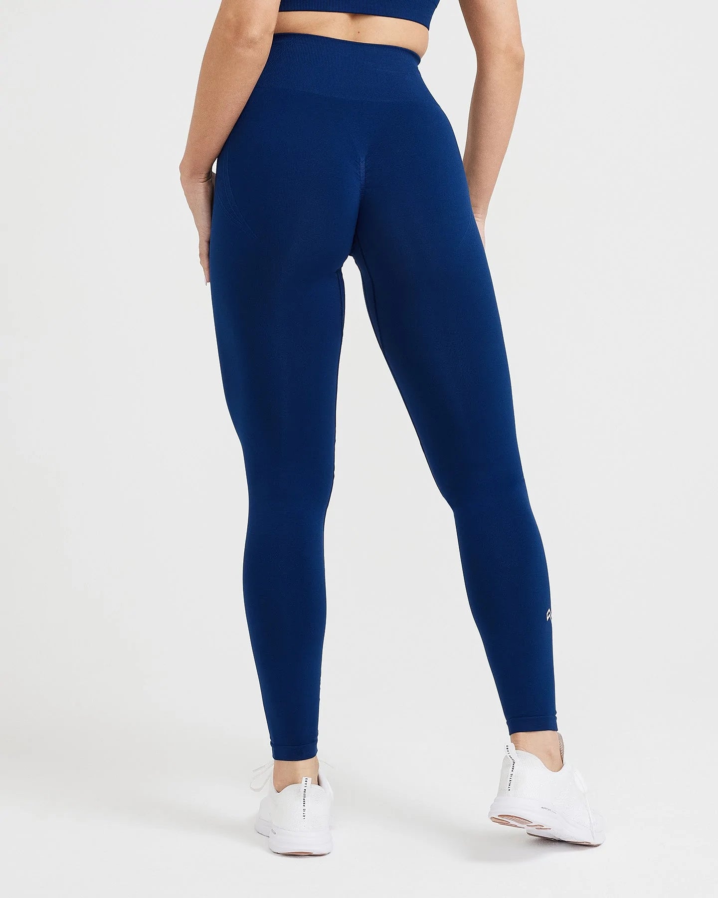 Effortless Seamless Leggings with White Logo | Midnight