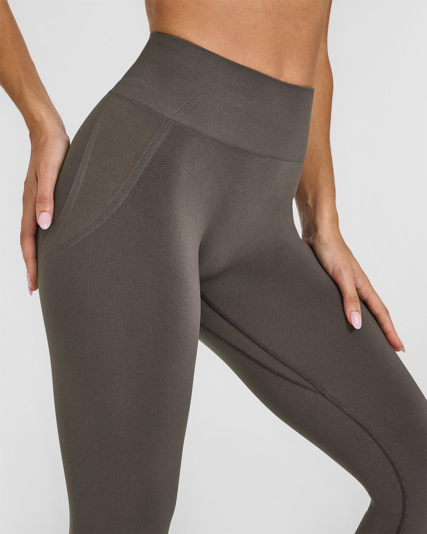 EffortlessLift™ Seamless Leggings with White Logo | Deep Taupe