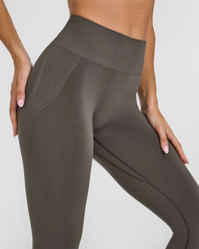 EffortlessLift™ Seamless Leggings with White Logo | Deep Taupe