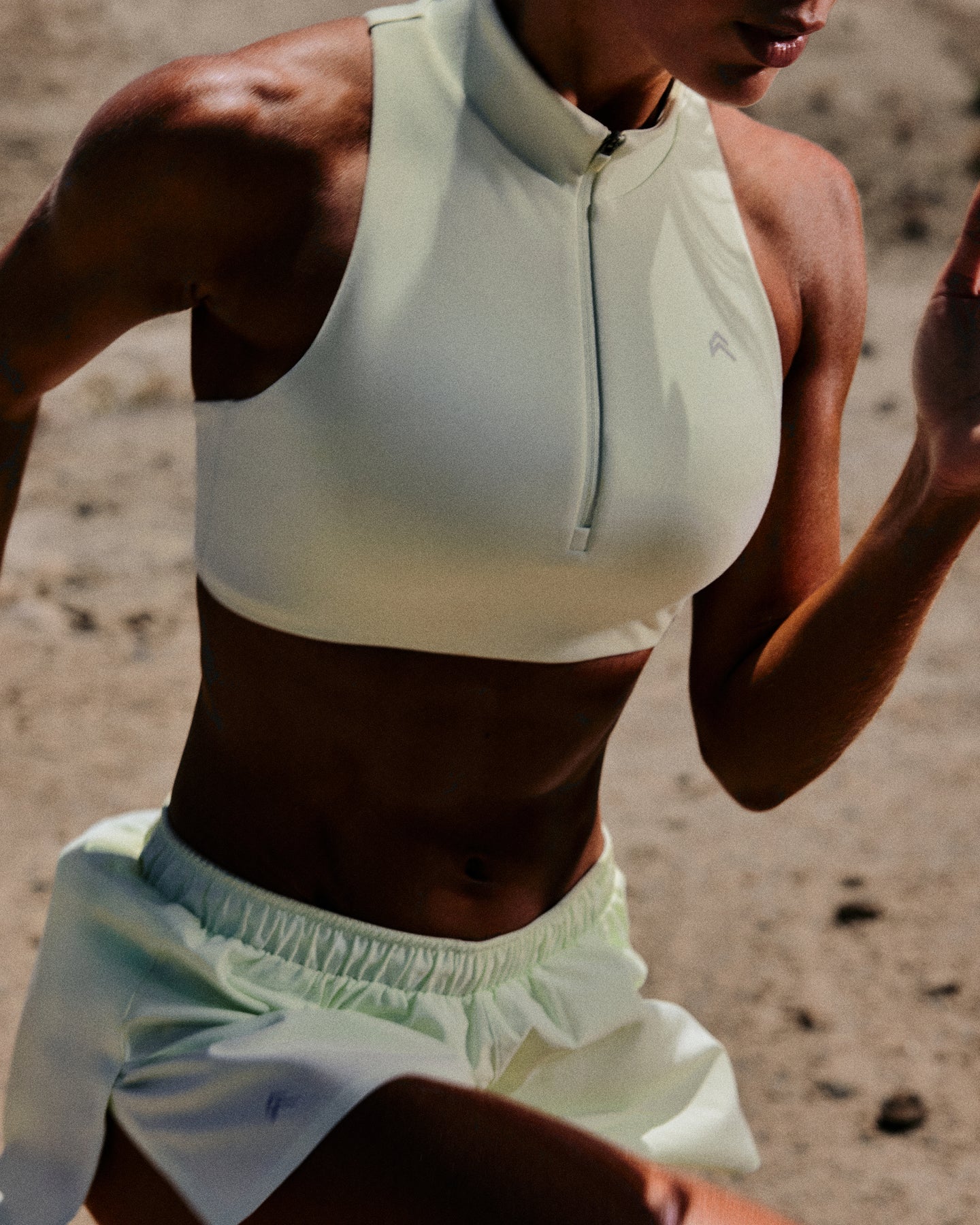 EasyLift™ Zip High Neck Sports Bra | Meadow Mist Green