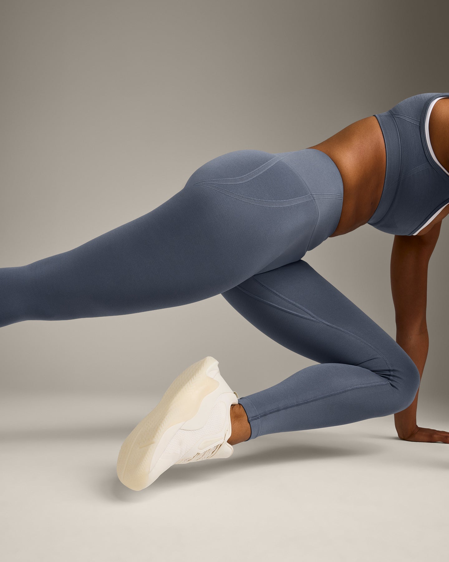 EffortlessLift™ Seamless Leggings with Grey Logo | Light Granite Blue
