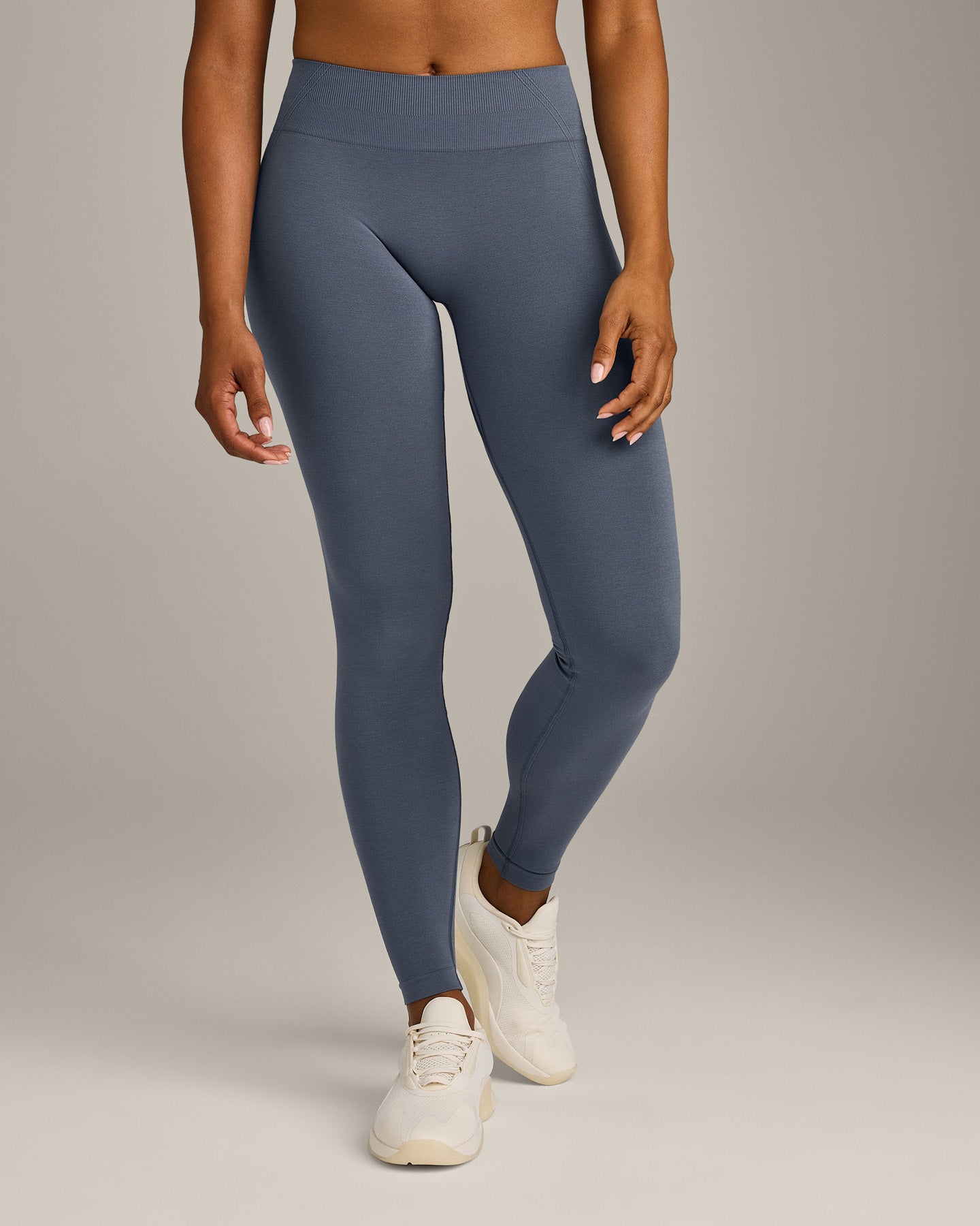 EffortlessLift™ Seamless Mid Rise Leggings with Grey Logo | Light Granite Blue