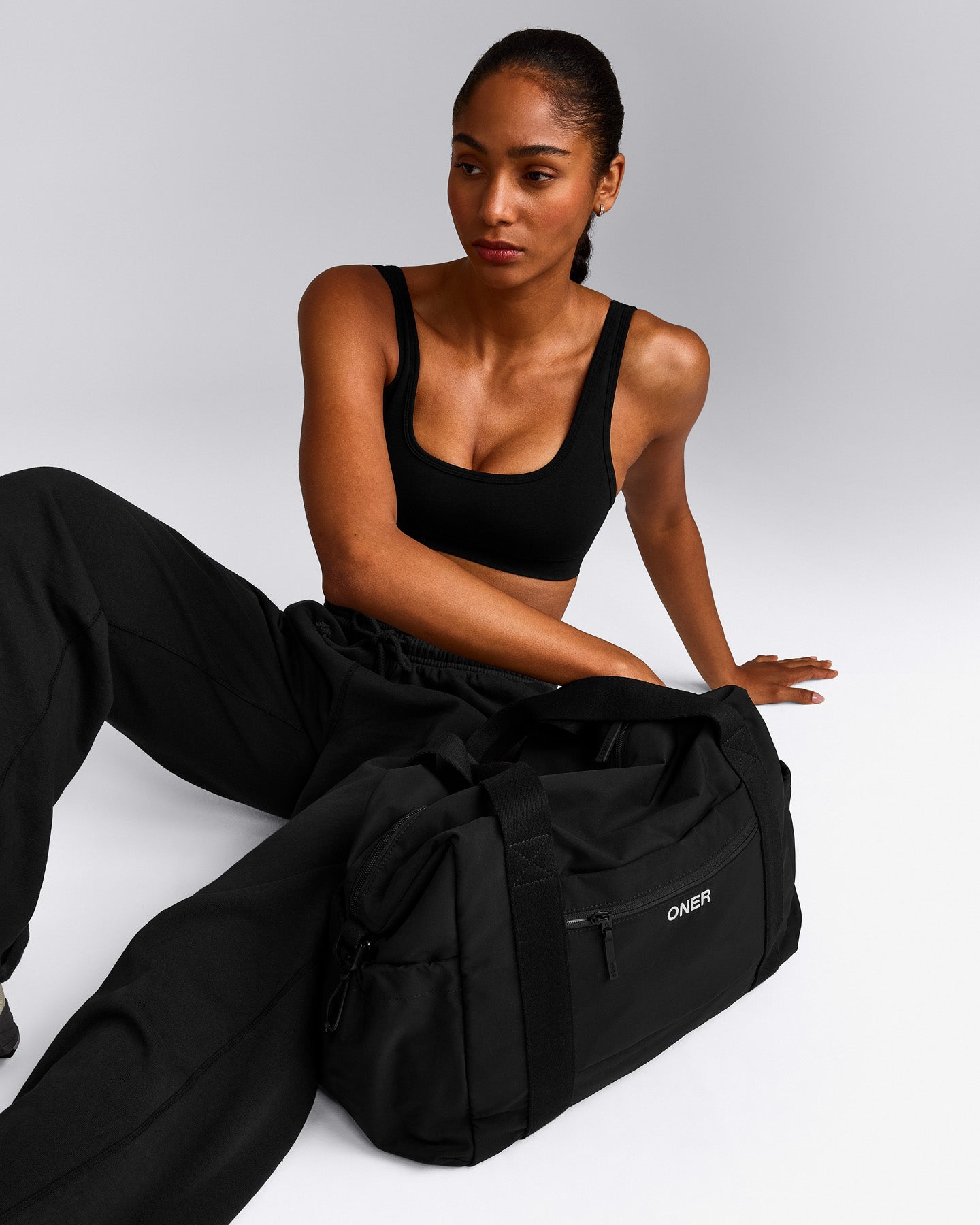 EffortlessLift™ Square Neck Sports Bra with Grey Logo | Black