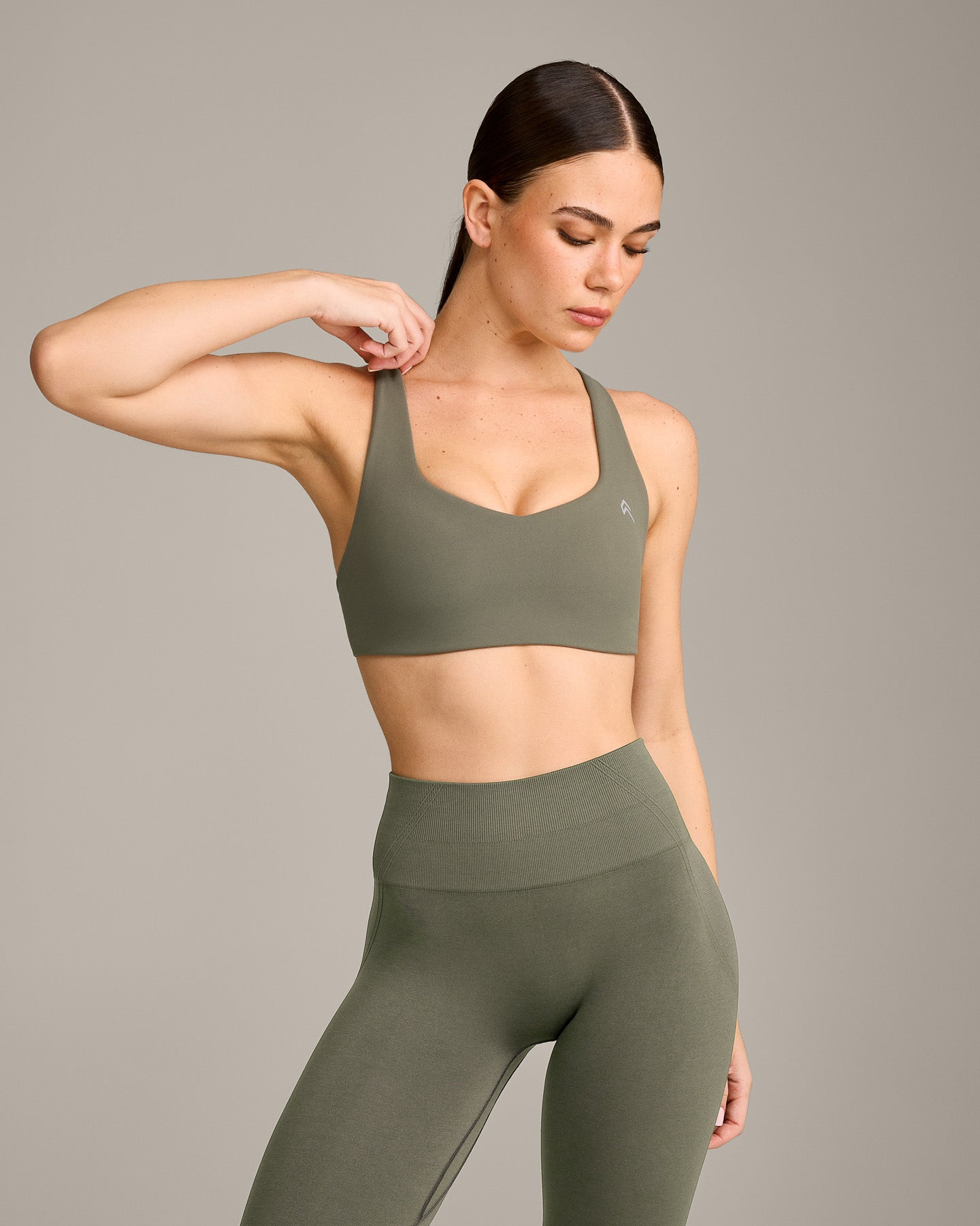 EasyLift™ Cross Back Sports Bra with Grey Logo | Alpine Green