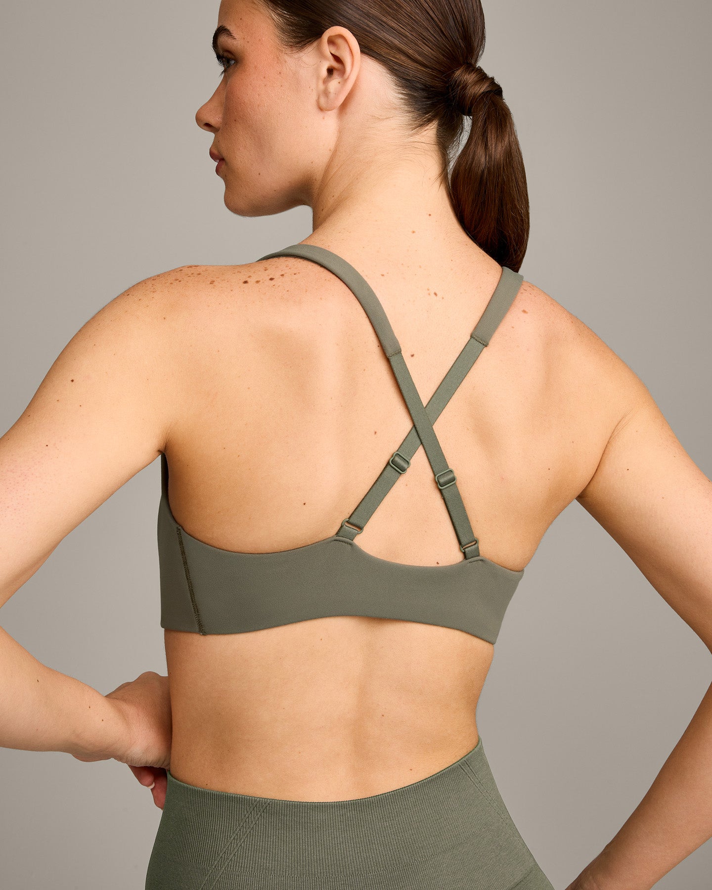 EasyLift™ Cross Back Sports Bra with Grey Logo | Alpine Green
