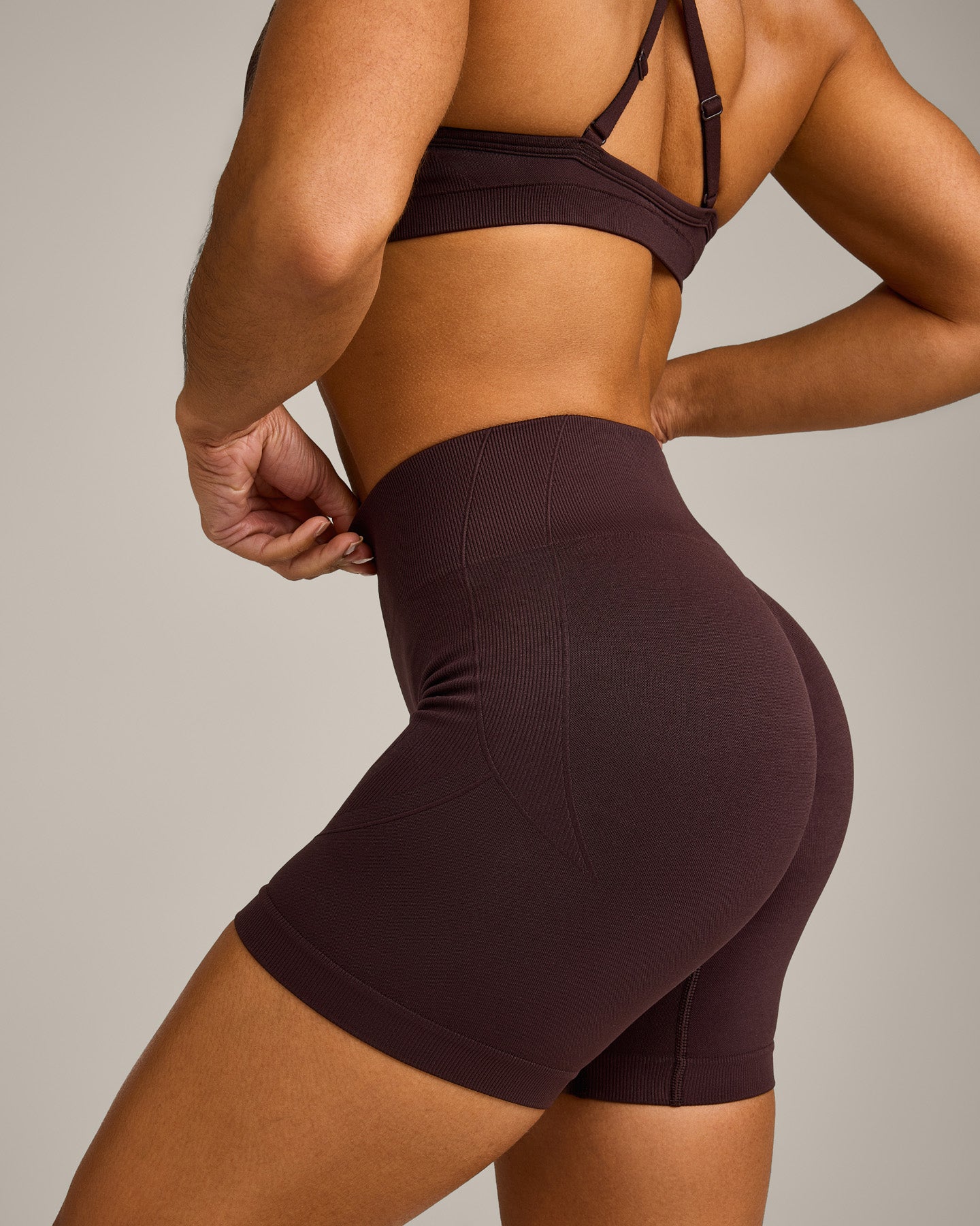 EnhanceLift™ Seamless Shorts with Grey Logo | Plum Brown