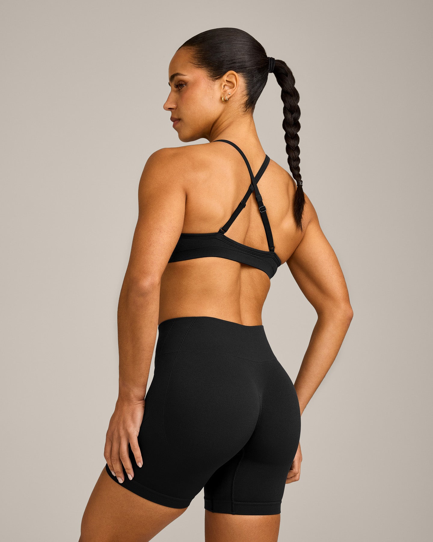EnhanceLift™ Seamless Strappy Sports Bra with Grey Logo | Black