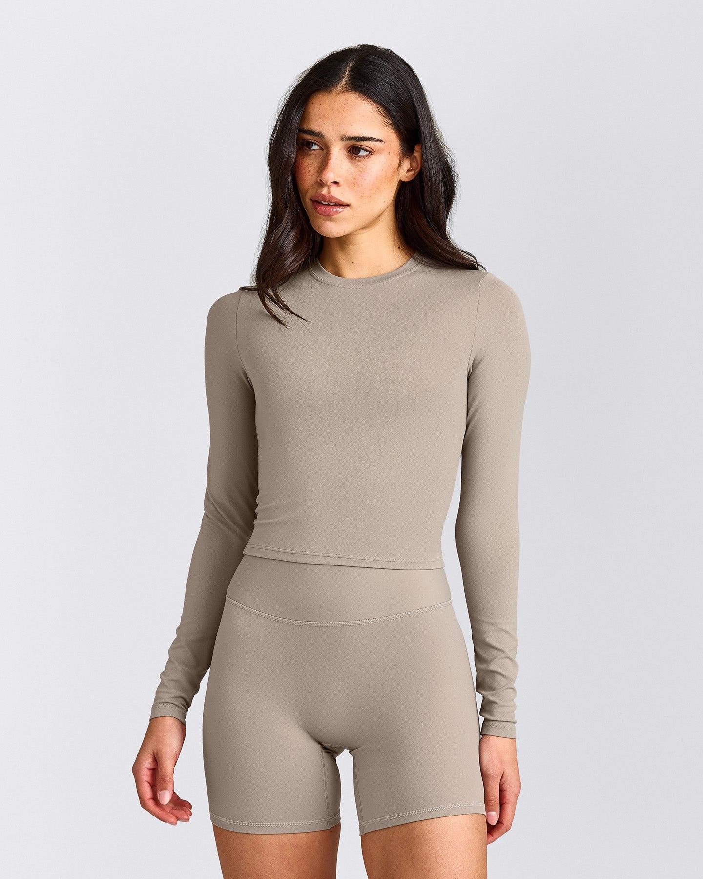 SoftMotion™ Long Sleeve Mid Top with White Logo | Warm Sand