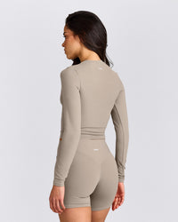 SoftMotion™ Long Sleeve Mid Top with White Logo | Warm Sand