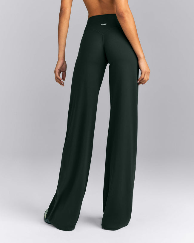 SoftMotion™ Straight Leg Pants | Emerald Noir
