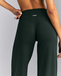 SoftMotion™ Straight Leg Pants | Emerald Noir