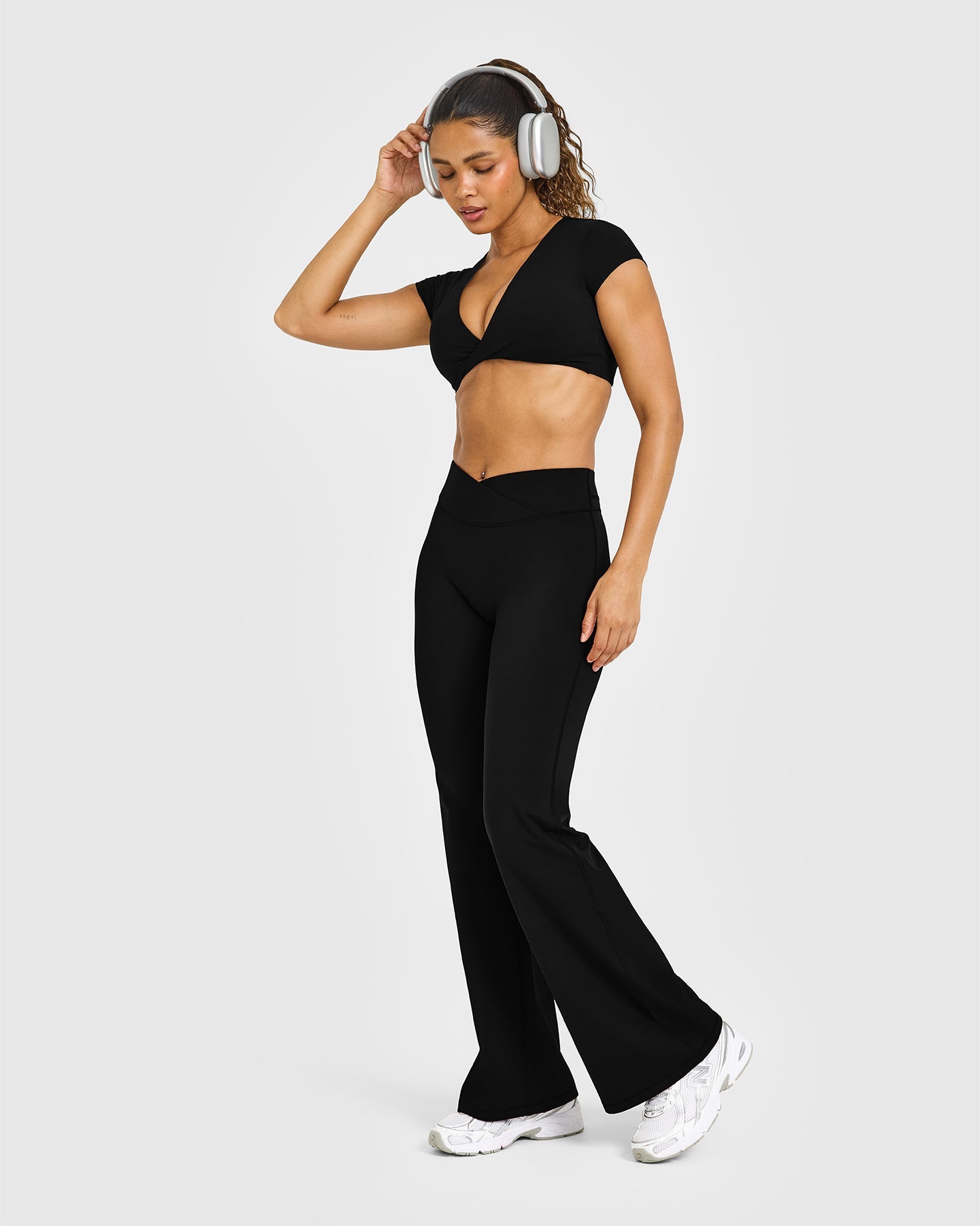 Unified Twist Front Short Sleeve Crop Top White Logo | Black