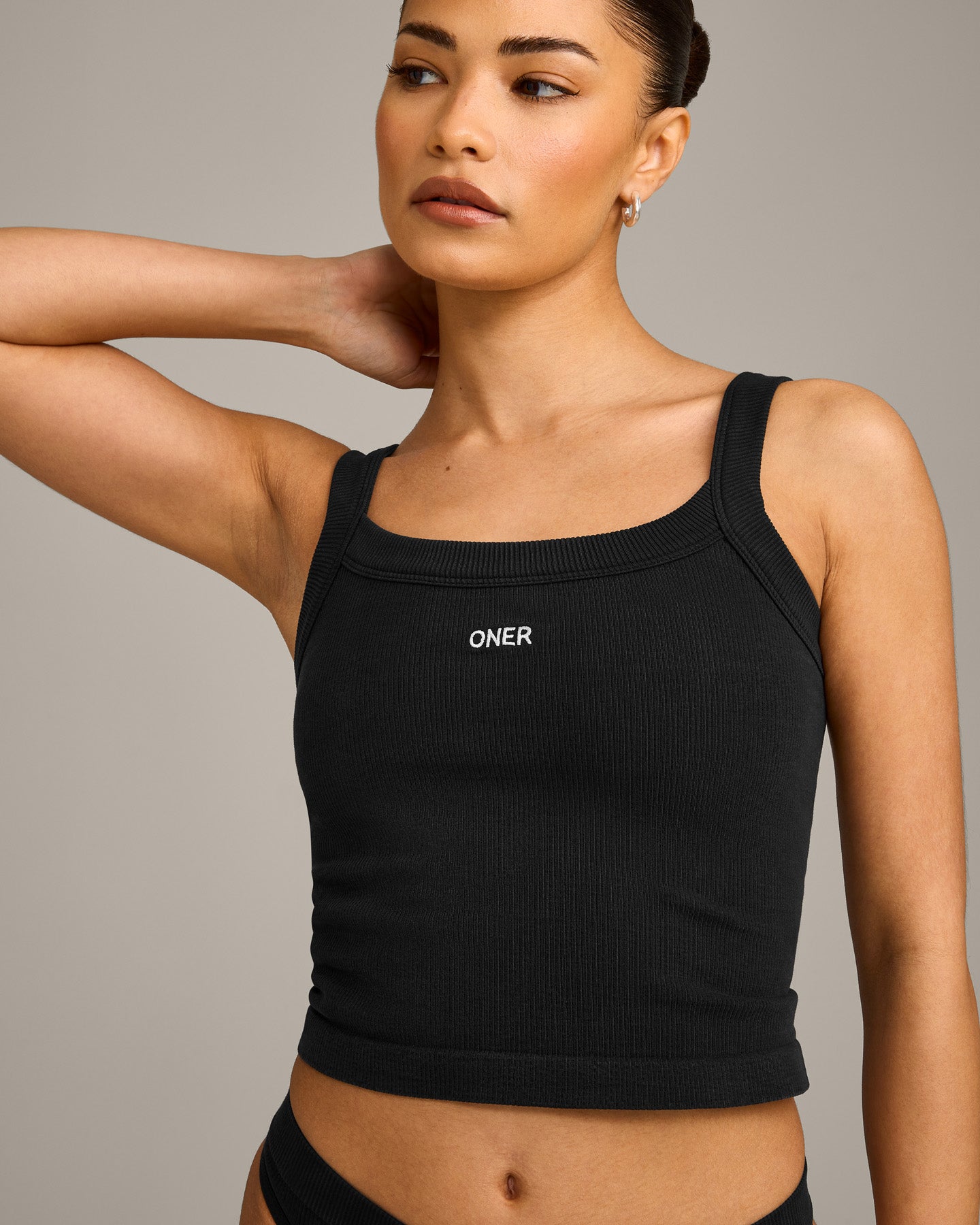 Seamless Scoop Neck Vest | Black