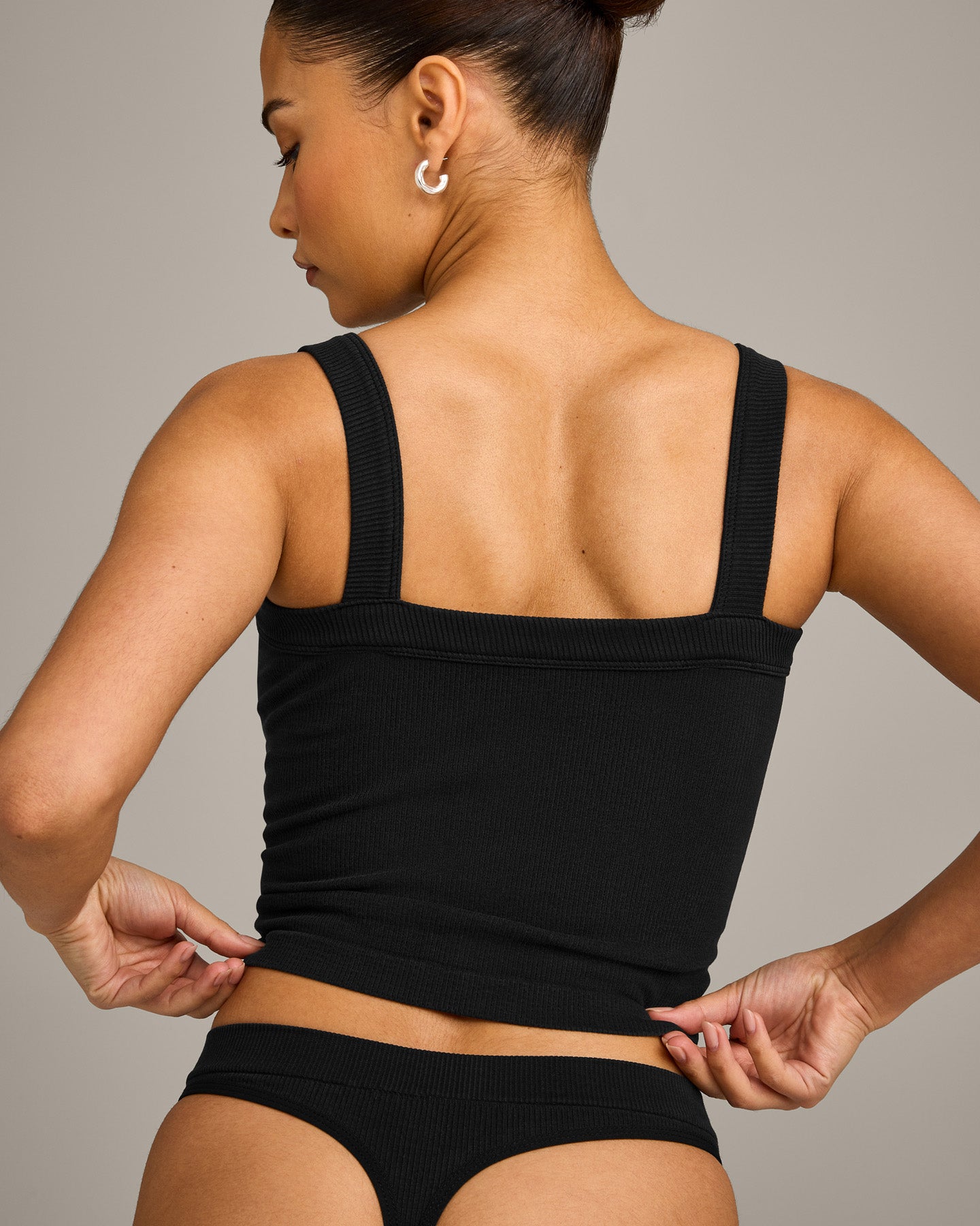 Seamless Scoop Neck Vest | Black