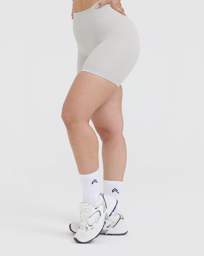 Timeless High Waisted Shorts 6" | Light Grey